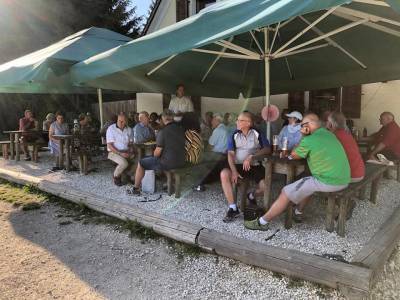 Brgergesprch an den Weiherwiesen in Essingen-Tauchenweiler