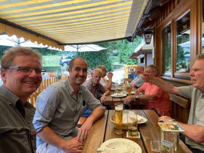 Vesperpause bei der Sommerwanderung am Rehnenmhlenstausee
