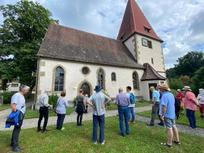 Sommerwanderung an der Afra-Kirche in Tferrot